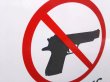画像4: NO GUNS ALLOWED 銃規制！ プラスチックサインボード (4)