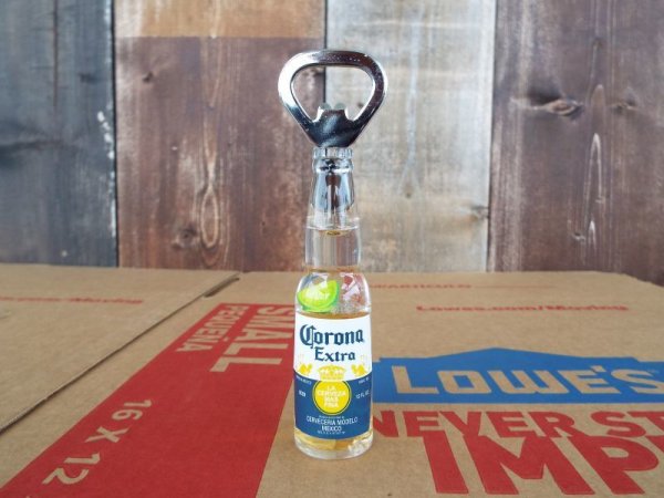 画像1: Corona Extra コロナビール Lime入りボトルオープナー 栓抜き (1)